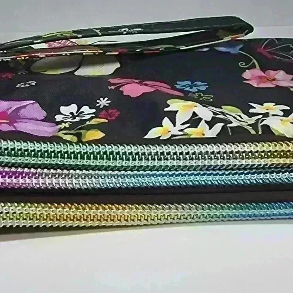 NWOT Fabulous Women's Clutch - Picture 3 of 7
